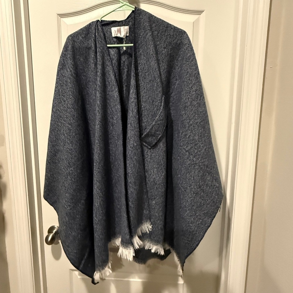 Top It Off Blue Marled Knit Open Front Cape Wrap Fringe Pocket One Size 2248